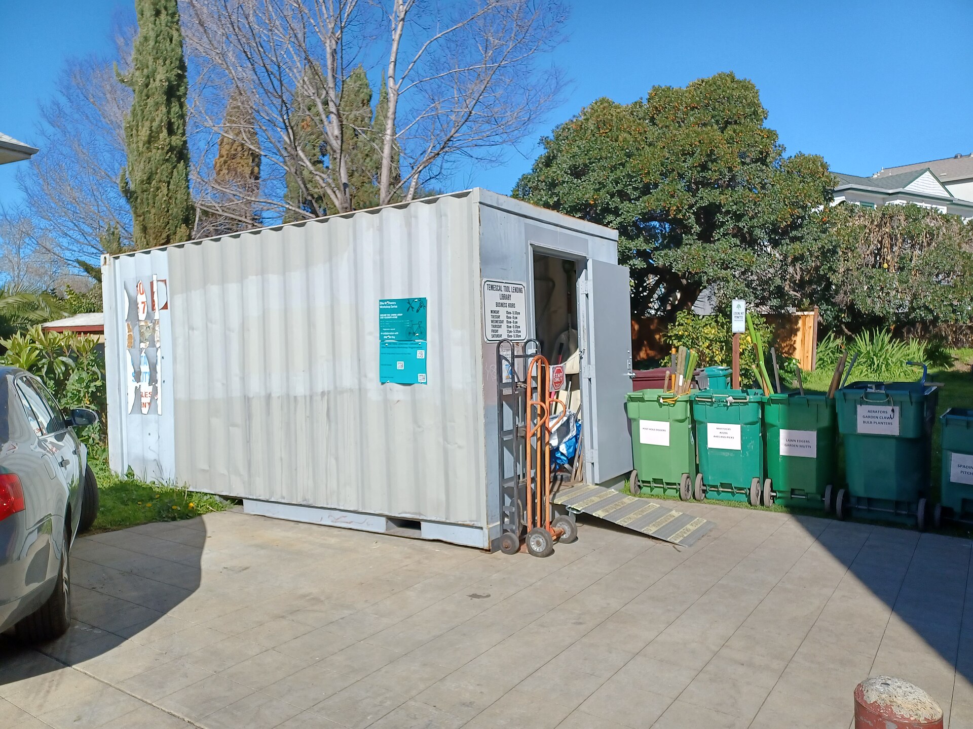 Photo of the Oakland Tool Lending Library with 