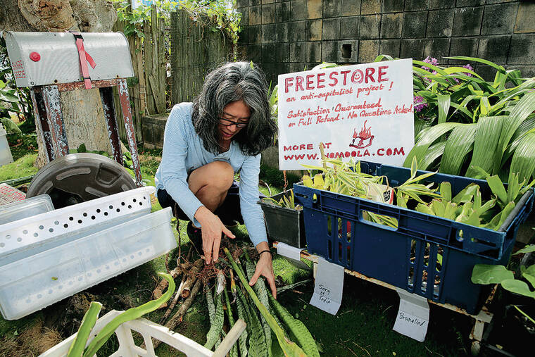 Photo of Hawai'i free store volunteer